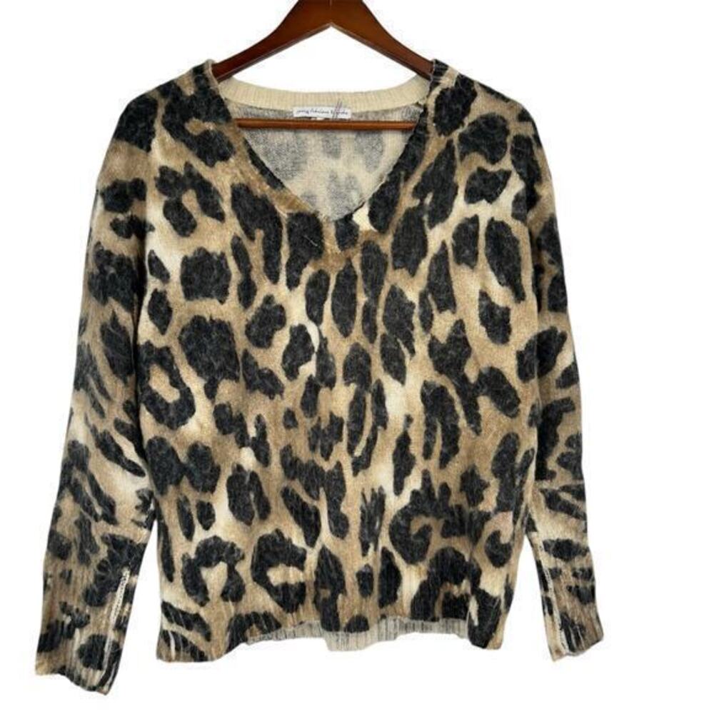Young Fabulous & Broke Leopard Print pullover V-Neck Sweater Size Small medium